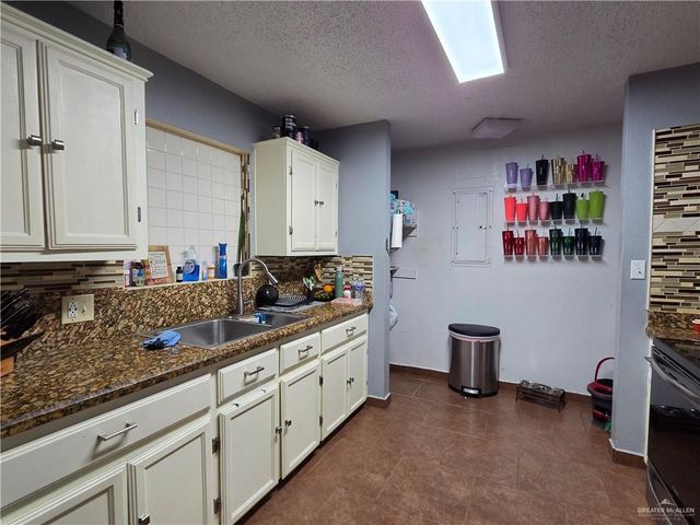 811 W Falcon Avenue, Pharr, TX 78577