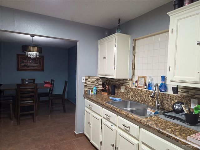 811 W Falcon Avenue, Pharr, TX 78577