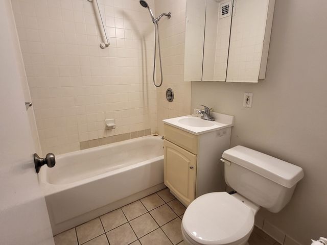 44 Washington St. 206, Brookline, MA 02445