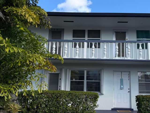 240 Northampton L, West Palm Beach, FL 33417