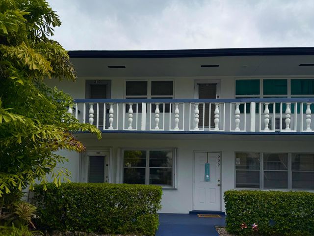 240 Northampton L, West Palm Beach, FL 33417