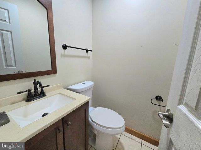 4 ANVIL CT, Cherry Hill, NJ 08003