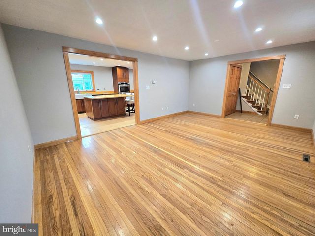 4 ANVIL CT, Cherry Hill, NJ 08003