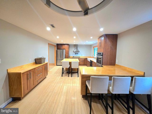 4 ANVIL CT, Cherry Hill, NJ 08003