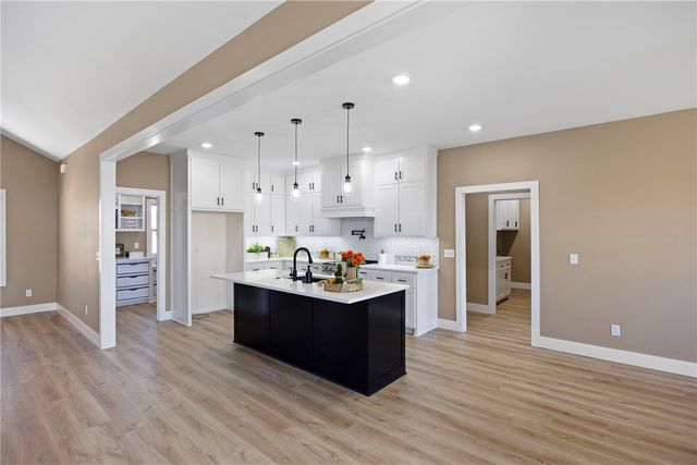 3350 Crow Mountain Road, Russellville, AR 72802