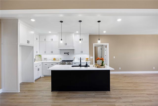 3350 Crow Mountain Road, Russellville, AR 72802