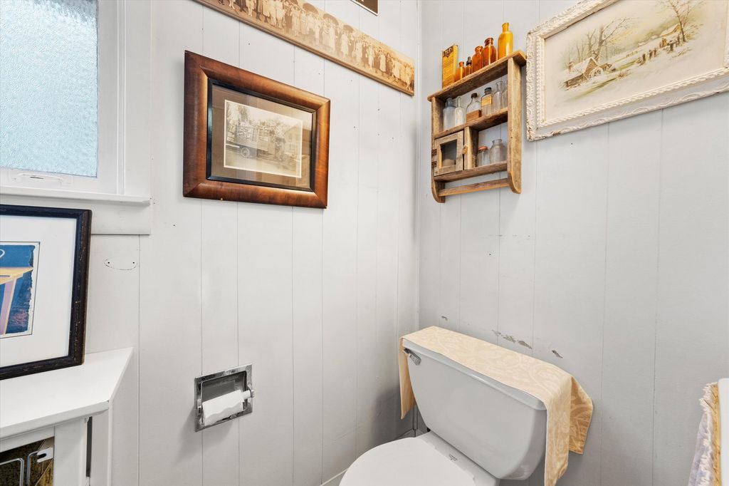 Image 14 of property listing at 10218 S Prospect Avenue, Chicago, IL 60643