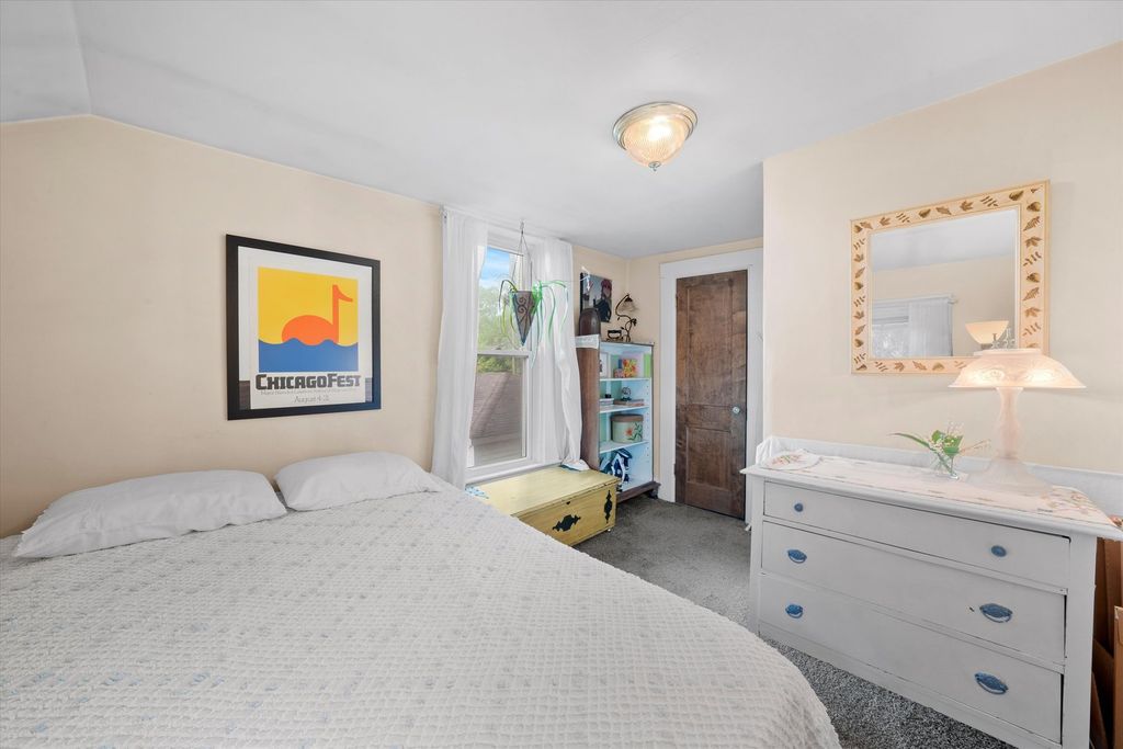 Image 16 of property listing at 10218 S Prospect Avenue, Chicago, IL 60643