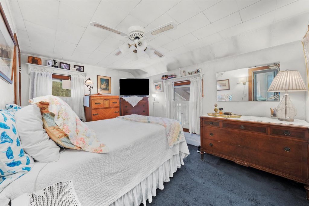 Image 18 of property listing at 10218 S Prospect Avenue, Chicago, IL 60643