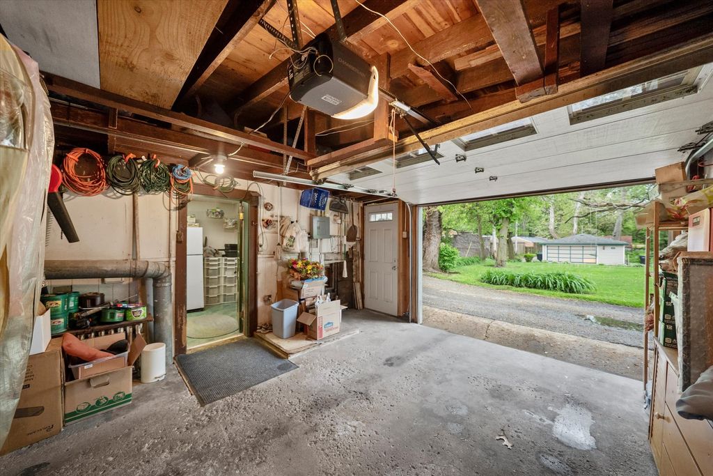 Image 24 of property listing at 10218 S Prospect Avenue, Chicago, IL 60643