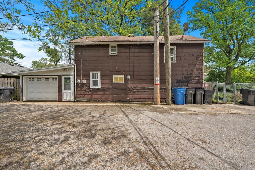 Image 26 of property listing at 10218 S Prospect Avenue, Chicago, IL 60643