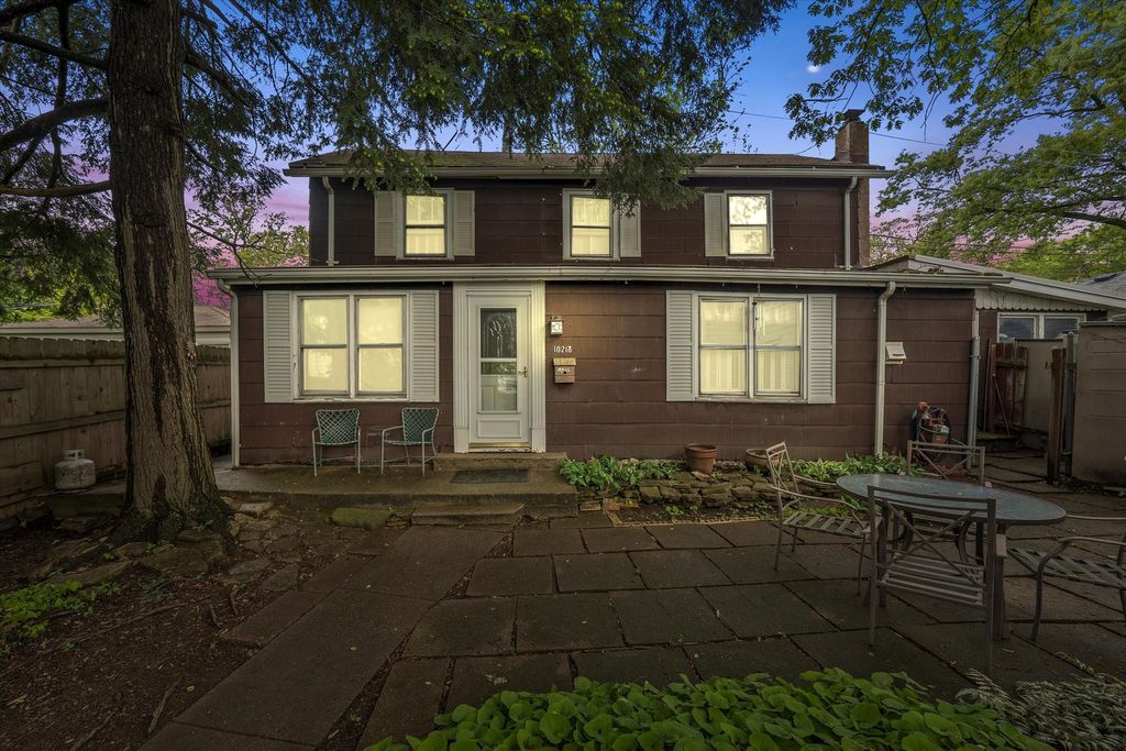 Image 27 of property listing at 10218 S Prospect Avenue, Chicago, IL 60643
