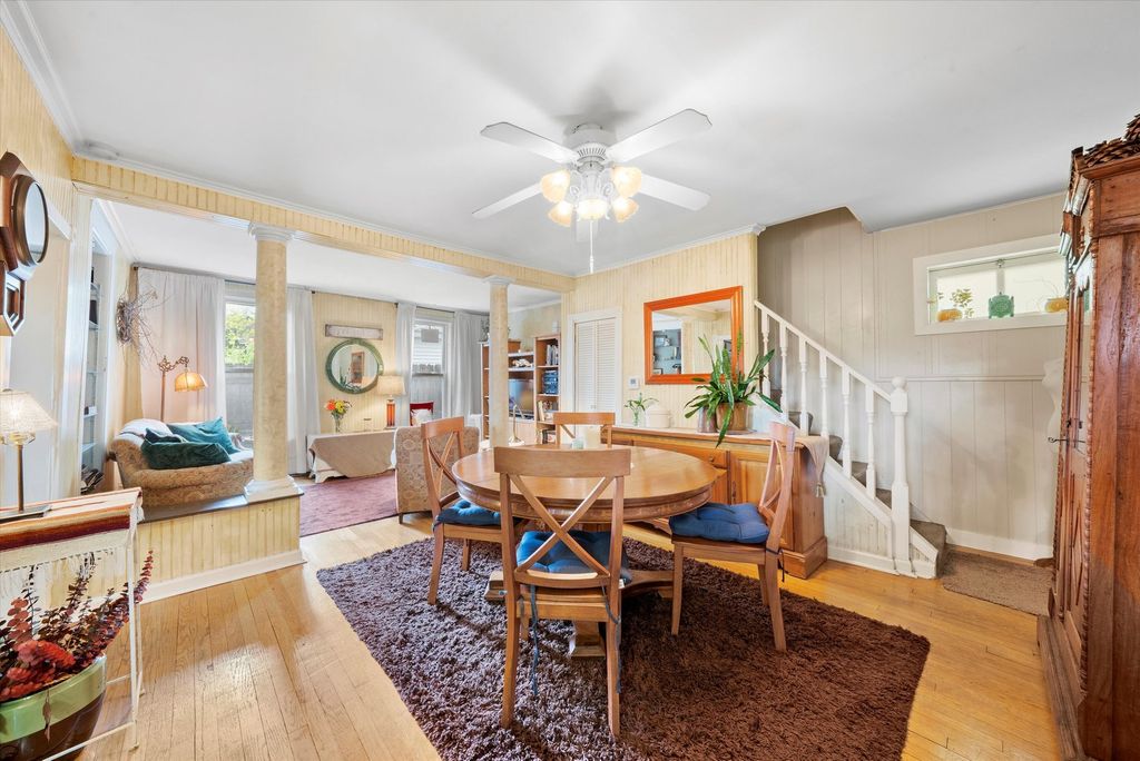 Image 4 of property listing at 10218 S Prospect Avenue, Chicago, IL 60643