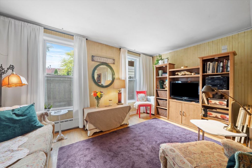 Image 5 of property listing at 10218 S Prospect Avenue, Chicago, IL 60643
