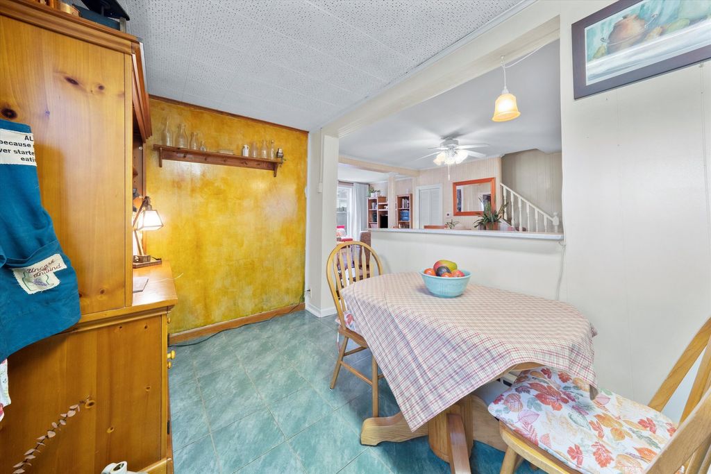 Image 10 of property listing at 10218 S Prospect Avenue, Chicago, IL 60643