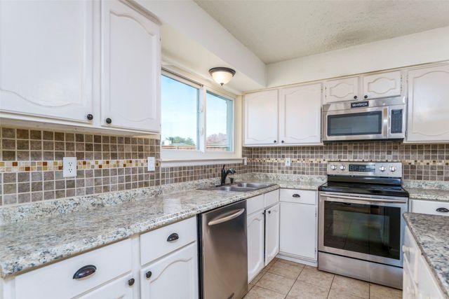 5300 Queenlily Court, Arlington, TX 76018