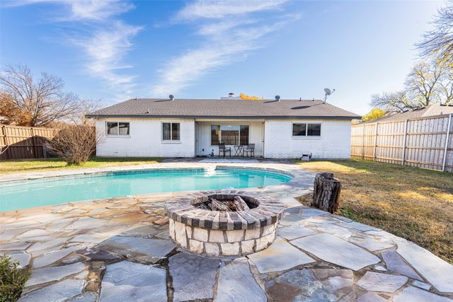 5300 Queenlily Court, Arlington, TX 76018