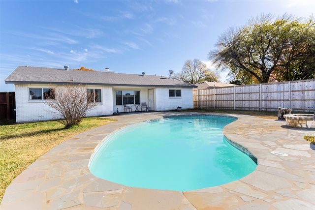 5300 Queenlily Court, Arlington, TX 76018