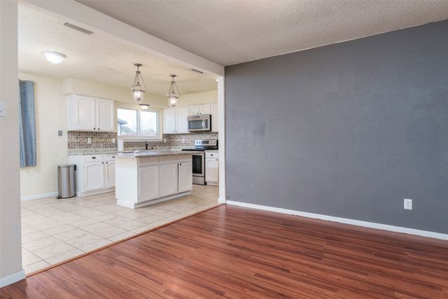 5300 Queenlily Court, Arlington, TX 76018