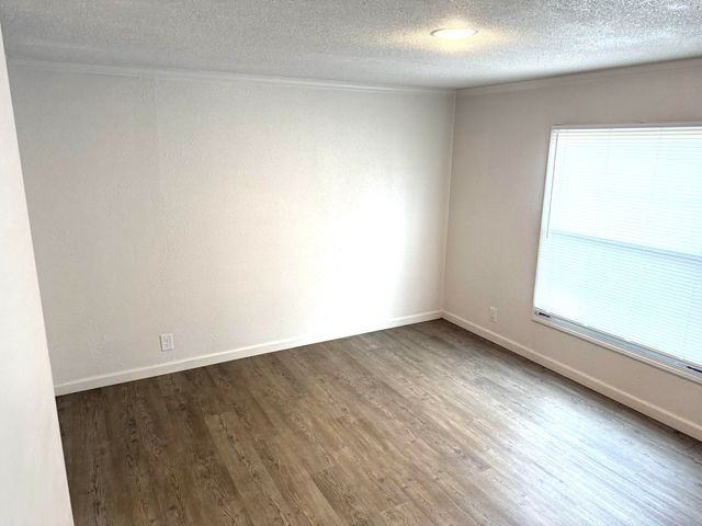 145 Kelli Circle, Hollister, MO 65672