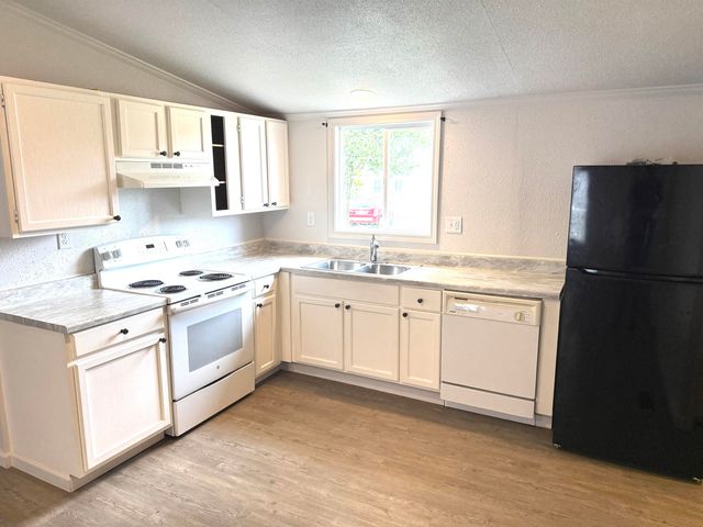 145 Kelli Circle, Hollister, MO 65672