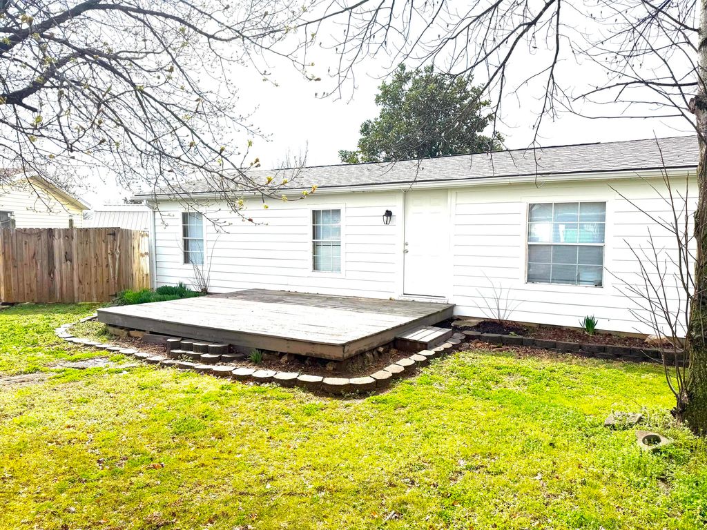 145 Kelli Circle, Hollister, MO 65672