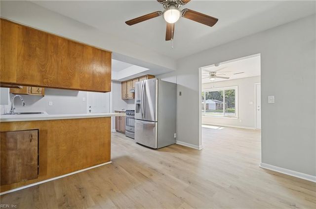 72 Stanley DR, Newport News, VA 23608