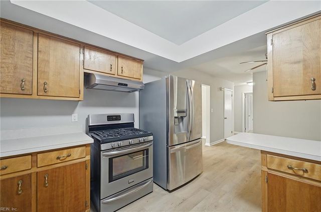 72 Stanley DR, Newport News, VA 23608