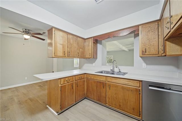 72 Stanley DR, Newport News, VA 23608