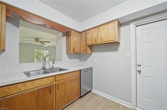 72 Stanley DR, Newport News, VA 23608