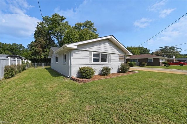 72 Stanley DR, Newport News, VA 23608