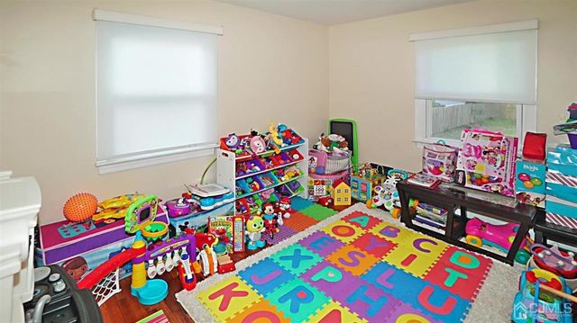 14 Seymour Avenue, Woodbridge Proper, NJ 07095