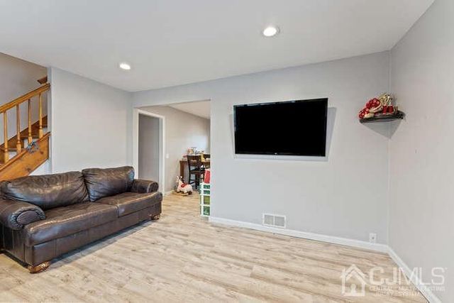 14 Seymour Avenue, Woodbridge Proper, NJ 07095