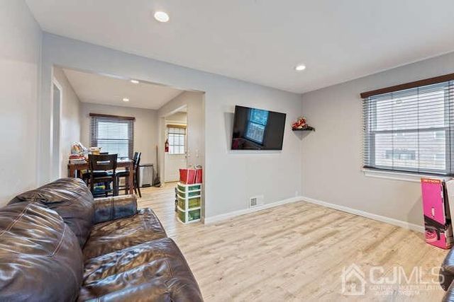 14 Seymour Avenue, Woodbridge Proper, NJ 07095