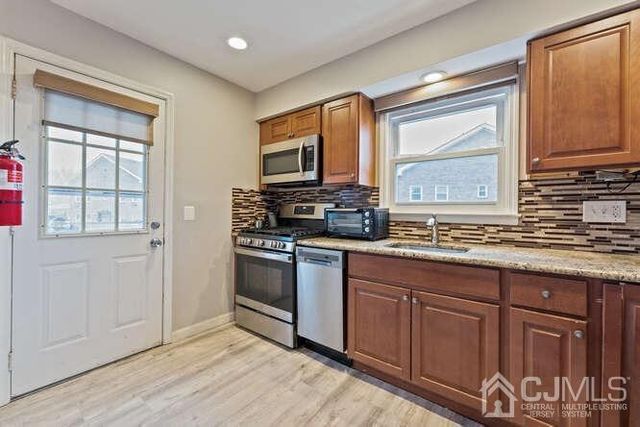 14 Seymour Avenue, Woodbridge Proper, NJ 07095
