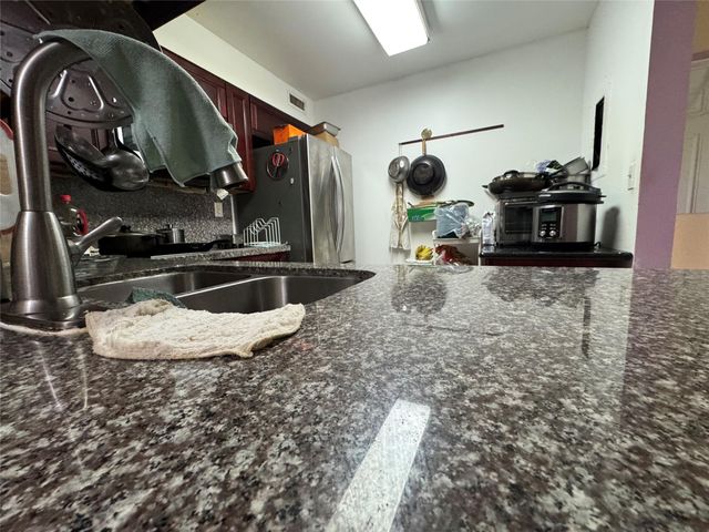 3013 N Oakland Forest Drive 106, Oakland Park, FL 33309