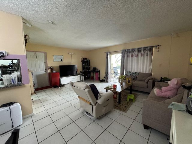 3013 N Oakland Forest Drive 106, Oakland Park, FL 33309