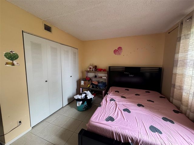 3013 N Oakland Forest Drive 106, Oakland Park, FL 33309