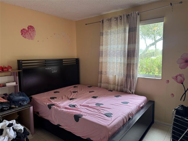 3013 N Oakland Forest Drive 106, Oakland Park, FL 33309
