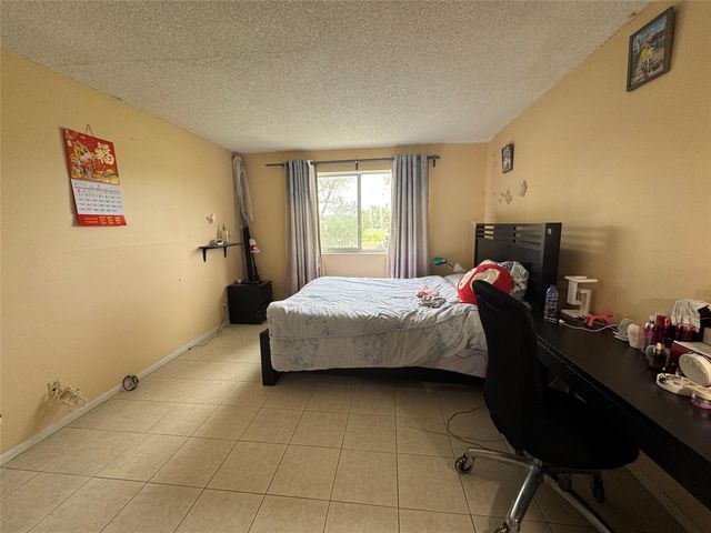 3013 N Oakland Forest Drive 106, Oakland Park, FL 33309