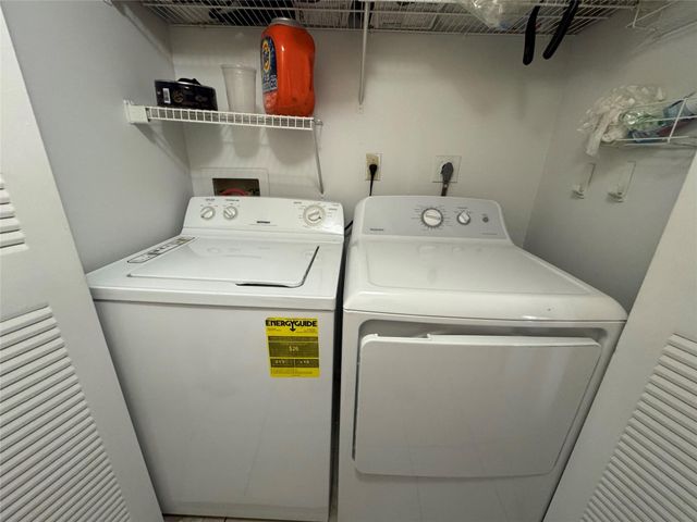 3013 N Oakland Forest Drive 106, Oakland Park, FL 33309
