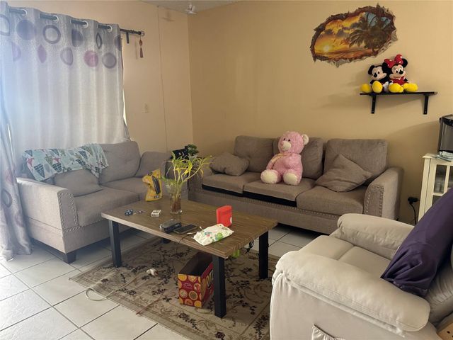 3013 N Oakland Forest Drive 106, Oakland Park, FL 33309