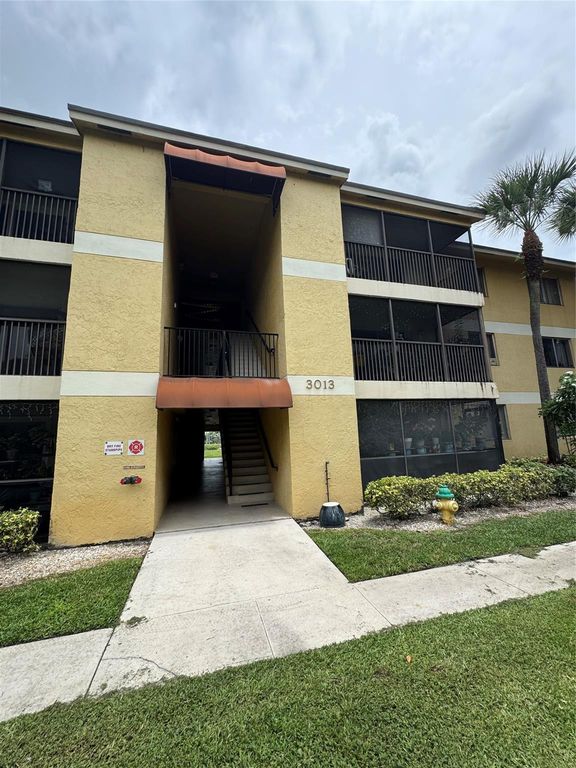 3013 N Oakland Forest Drive 106, Oakland Park, FL 33309