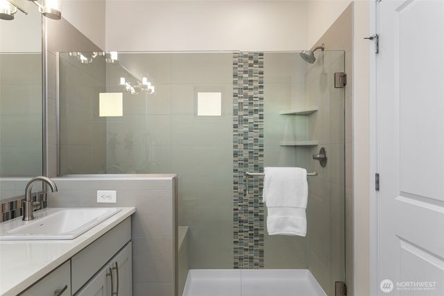 960 6th Walk NE, Issaquah, WA 98029