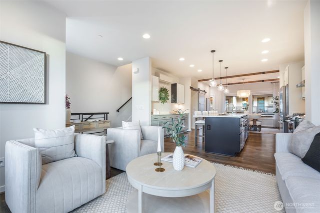 960 6th Walk NE, Issaquah, WA 98029