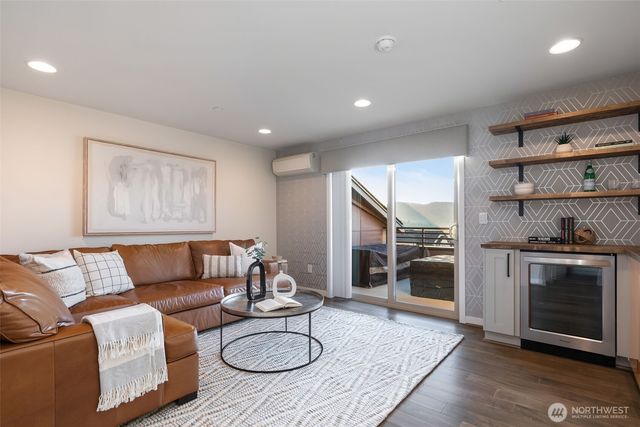 960 6th Walk NE, Issaquah, WA 98029