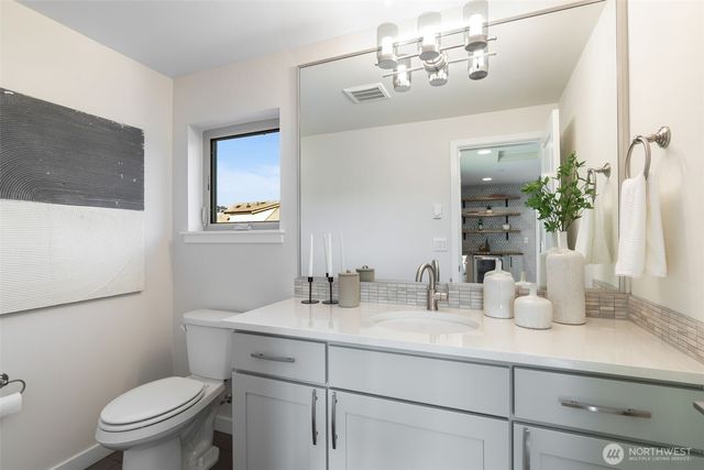 960 6th Walk NE, Issaquah, WA 98029