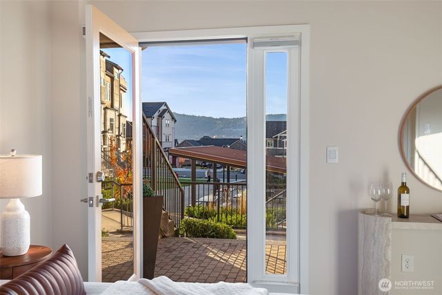 960 6th Walk NE, Issaquah, WA 98029