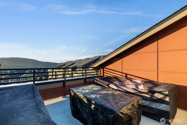 960 6th Walk NE, Issaquah, WA 98029