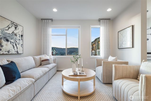 960 6th Walk NE, Issaquah, WA 98029